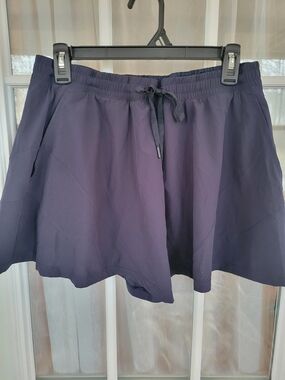 Athletic Drawstring Flowy Shorts in Deep Navy Medium